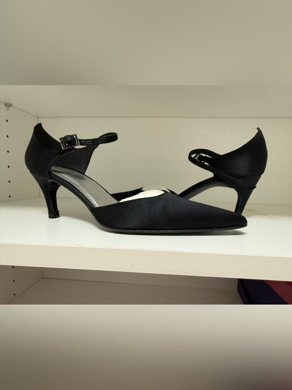 Stuart Weitzman satin pumps - worn twice - size 8 N